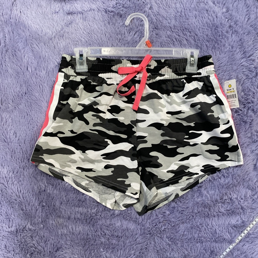 Bobbie Brooks Camo And Hot Pink Shorts